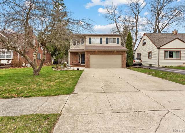 Property at 150 Exmoor Rd, Waterford, MI 48328, 3 beds, 3 baths
