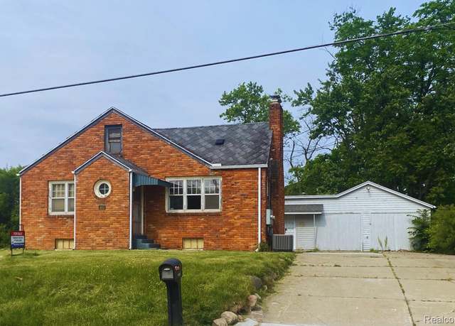 Property at 3052 S Center Rd, Burton, MI 48519, 3 beds, 1.5 baths