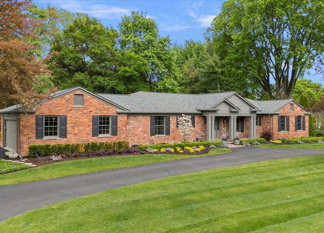 Property at 6220 Thorncrest Dr, Bloomfield Hills, MI 48301, 3 beds, 2.5 baths