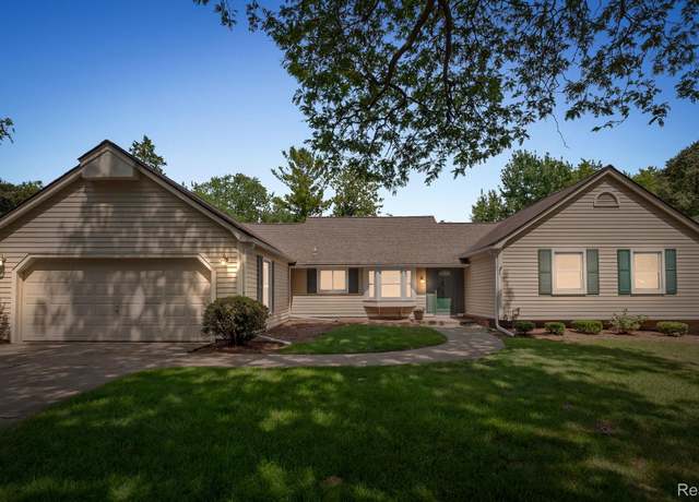 Property at 663 Lake Forest Rd, Troy, MI 48309, 3 beds, 2.5 baths