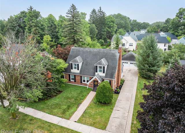 Property at 609 N Michigan Ave, Howell, MI 48843, 4 beds, 2 baths