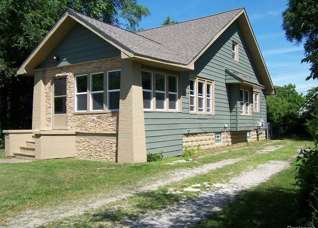 Property at 2819 North Blvd, Port Huron, MI 48060, 3 beds, 1 bath