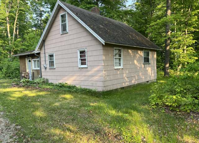 Property at 7748 N Comstock Ave, Bitely, MI 49309, 3 beds, 1 bath