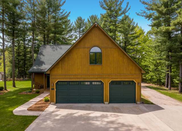 Property at 1721 Bannister Rd, Traverse City, MI 49685, 3 beds, 2.5 baths