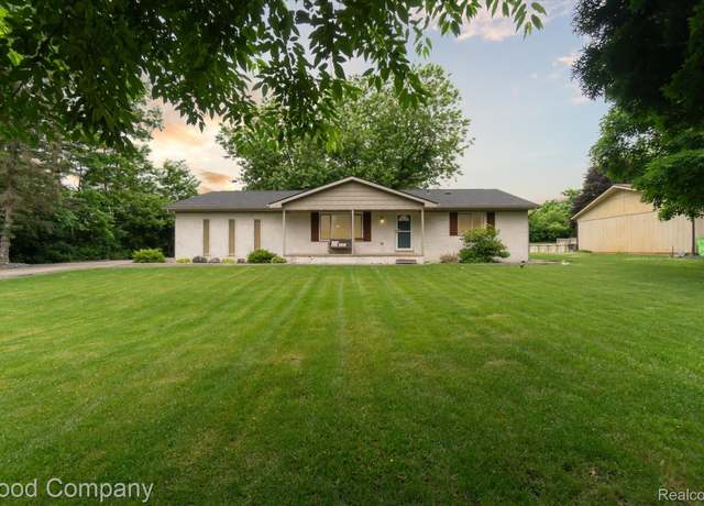 Property at 1492 Raleigh Dr, Brighton, MI 48114, 3 beds, 2 baths