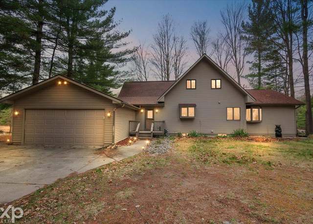 Property at 1077 Pineway Dr, Gladwin, MI 48624, 4 beds, 1.5 baths