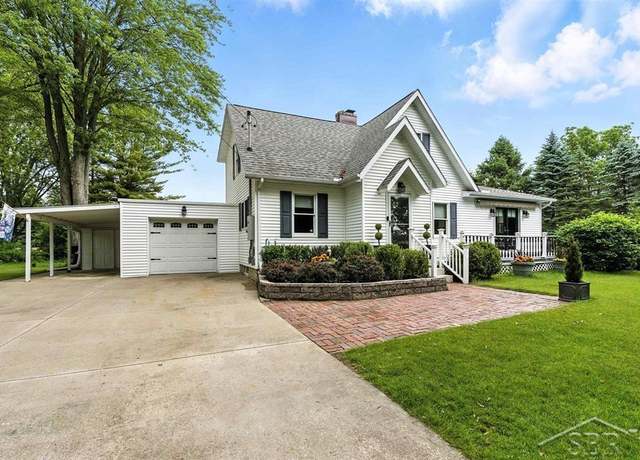 Property at 2816 Chippewa Ln, Midland, MI 48640, 3 beds, 2.5 baths
