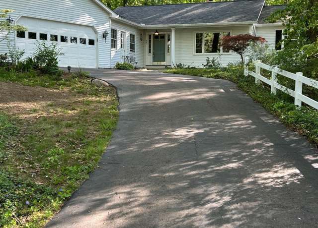 Property at 867 Sylvan Dr, Battle Creek, MI 49017, 5 beds, 3 baths