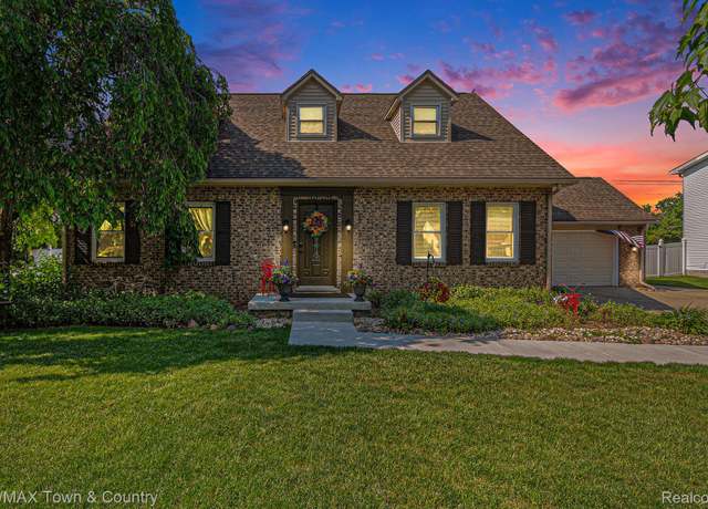 Property at 813 Birchwood Dr, Flushing, MI 48433, 5 beds, 3 baths