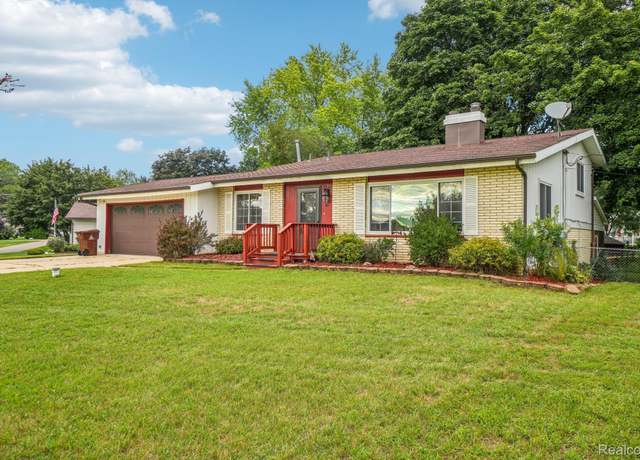 Property at 40 Endicott Dr, Oceola Township, MI 48843, 4 beds, 2 baths