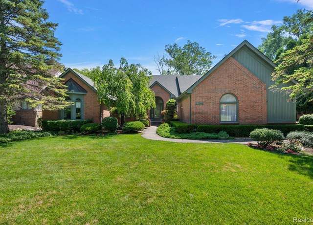 Property at 27966 Copper Creek Ln, Farmington Hills, MI 48331, 3 beds, 3.5 baths