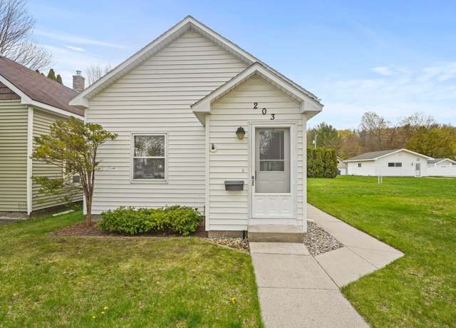 Property at 203 W Sixteenth St, Traverse City, MI 49684, 2 beds, 1 bath