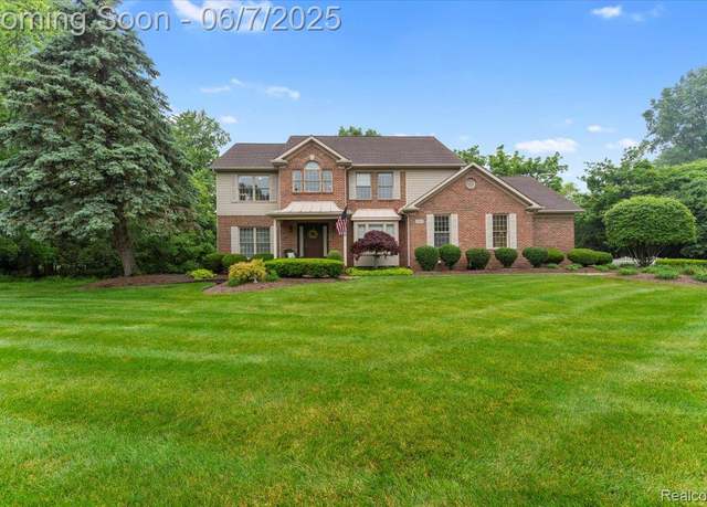 Property at 23811 Cadillac Ct, Grosse Ile, MI 48138, 3 beds, 3.5 baths
