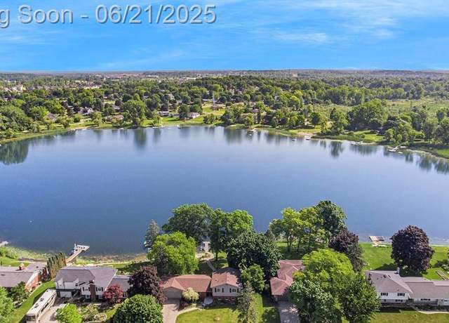 Property at 527 Tanview Dr, Oxford, MI 48371, 4 beds, 3 baths