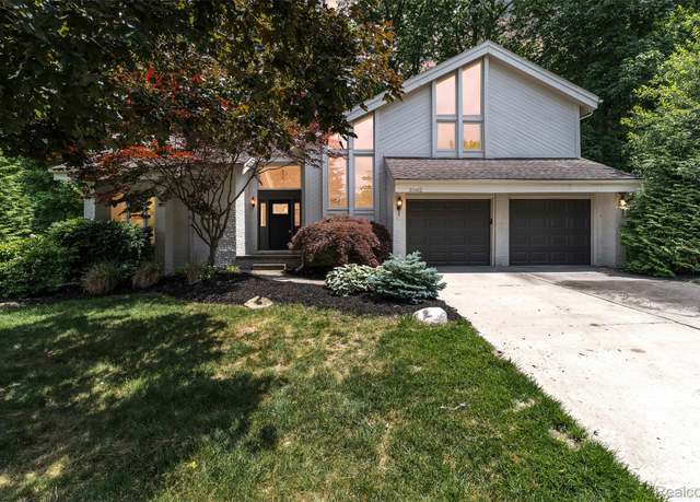 Property at 30462 Knighton Dr, Farmington Hills, MI 48331, 4 beds, 2.5 baths