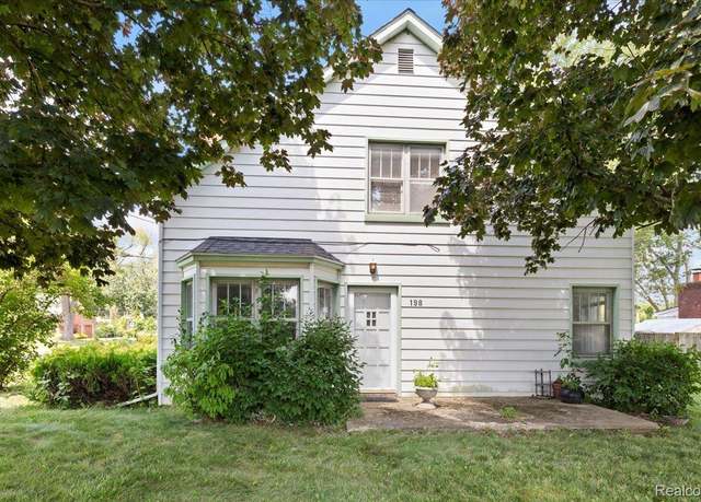 Property at 198 W Auburn Rd, Rochester Hills, MI 48307, 3 beds, 2 baths