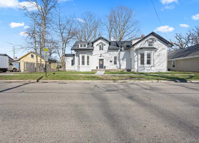 Property at 9 S West St, Hillsdale, MI 49242, 6 beds, 3.5 baths