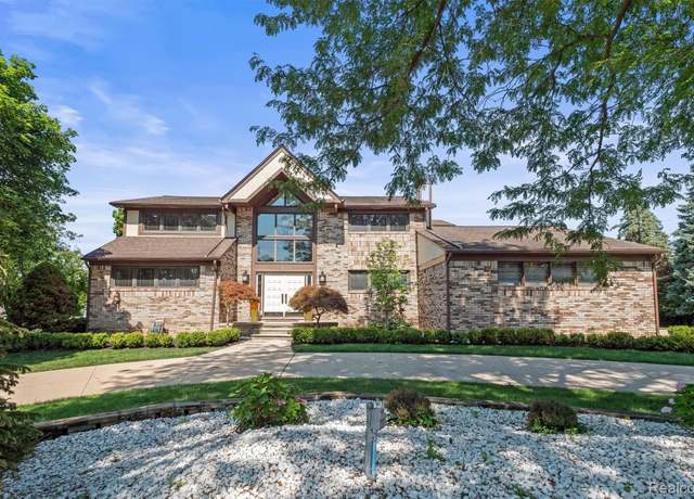 Property at 1900 Seminole Ct, Bloomfield Hills, MI 48302, 4 beds, 4 baths