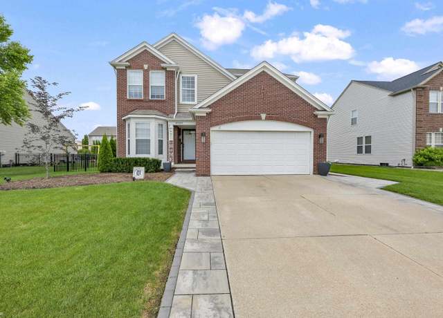 Property at 19039 Pembridge St, Macomb, MI 48042, 3 beds, 2.5 baths