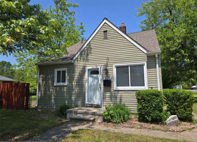 Property at 31710 Leona St, Garden City, MI 48135, 3 beds, 2.5 baths