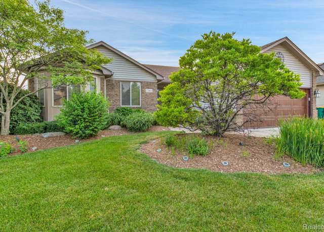 Property at 52865 Cross Creek Dr, Chesterfield, MI 48047, 3 beds, 2 baths