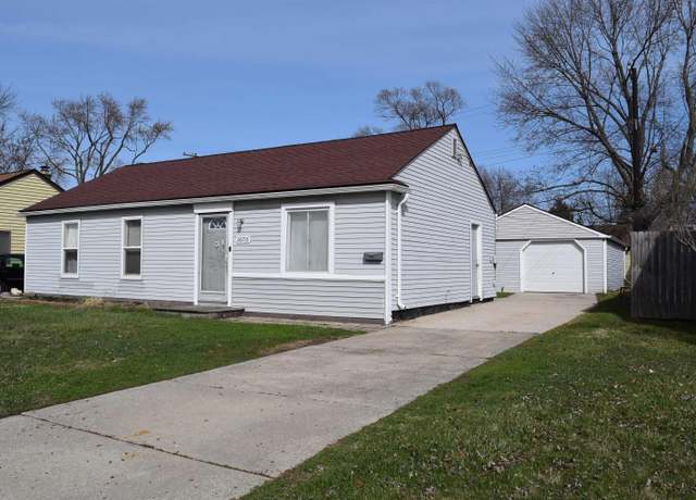 Property at 26710 Woodmont St, Roseville, MI 48066, 3 beds, 1 bath