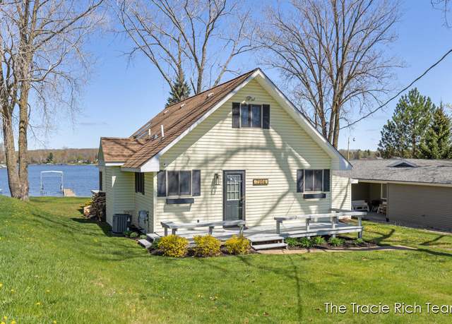 Property at 7964 W Royal Rd, Stanwood, MI 49346, 2 beds, 1 bath
