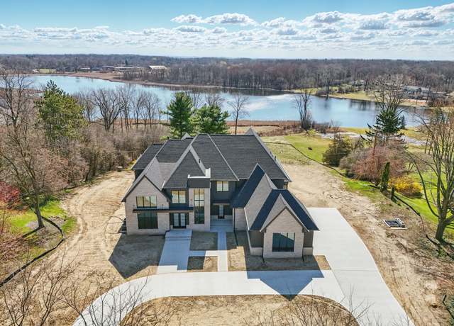 Property at 3281 Chickering Ln, Bloomfield Hills, MI 48302, 5 beds, 6.5 baths
