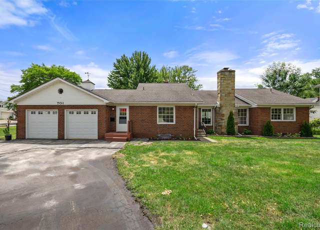 Property at 701 Pointe Tremble Rd, Algonac, MI 48001, 3 beds, 2 baths