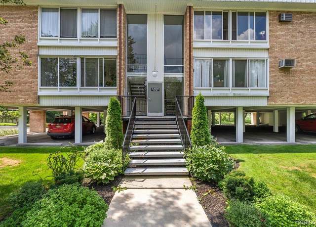Property at 32030 Grand River Ave, Farmington, MI 48336, 1 bed, 1 bath