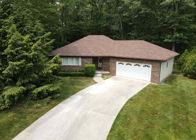 Property at 3869 Oak Hills Cir, Port Huron, MI 48060, 3 beds, 3 baths