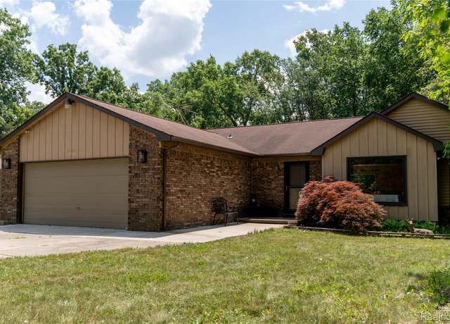 Property at 3580 Hazelton Ave, Rochester Hills, MI 48307, 3 beds, 2 baths