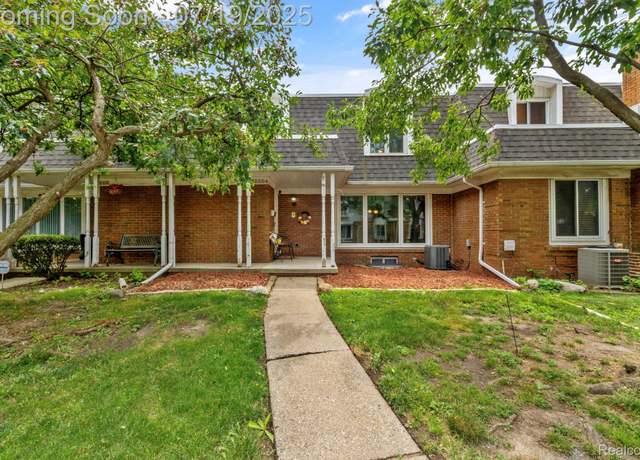 Property at 32604 Barclay Sq, Warren, MI 48093, 3 beds, 2.5 baths