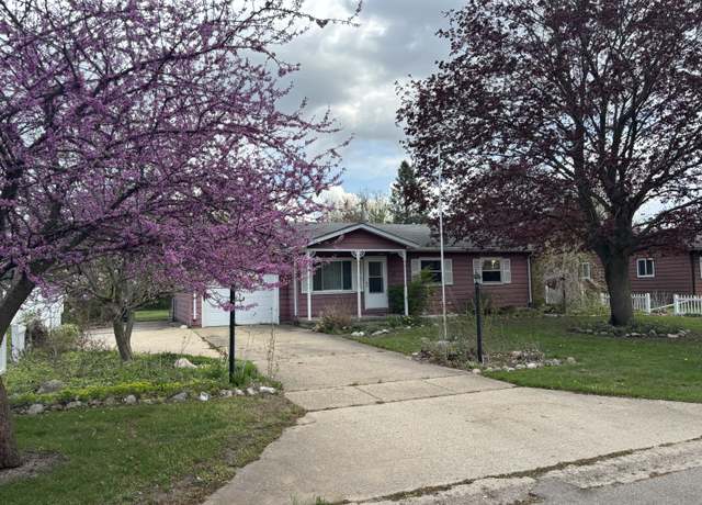 Property at 1005 Meadowlane Dr, Sturgis, MI 49091, 4 beds, 2 baths