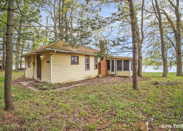 Property at 9596 W Evergreen Dr, Grand Junction, MI 49056, 2 beds, 2 baths