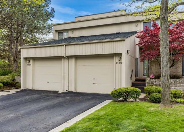 Property at 39507 Country Ln, Novi, MI 48375, 2 beds, 2.5 baths