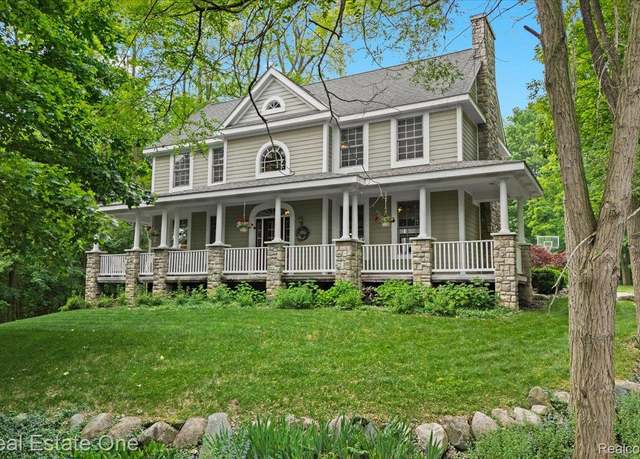Property at 477 E Commerce St, Milford, MI 48381, 4 beds, 2.5 baths