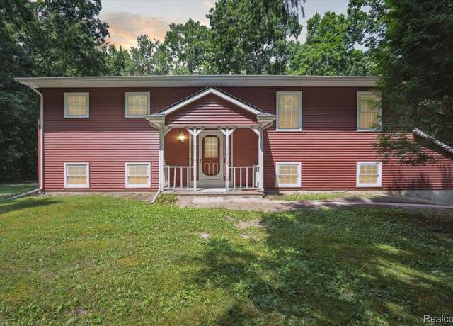 Property at 5849 Whispering Oaks Dr, Howell, MI 48855, 3 beds, 2 baths