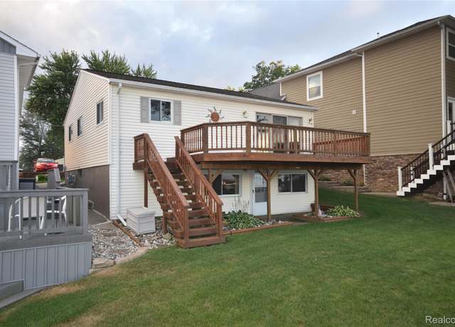 Property at 2414 Cranewood Dr, Fenton, MI 48430, 4 beds, 1 bath
