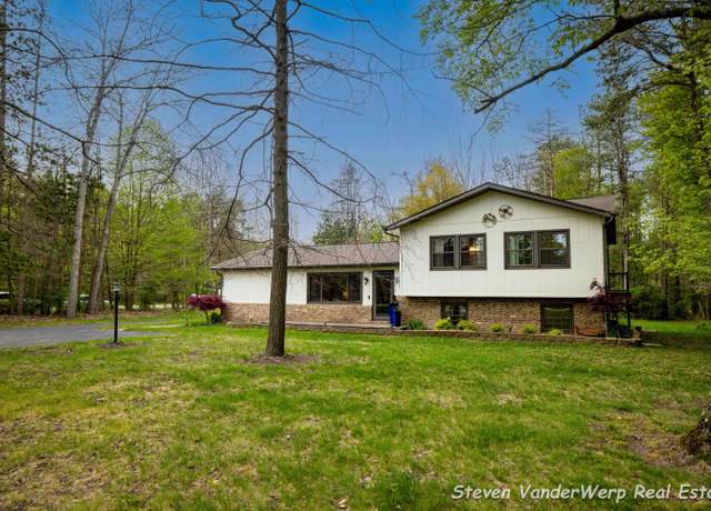 Property at 15991 Croswell St, West Olive, MI 49460, 4 beds, 2.5 baths