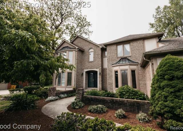 Property at 515 Oakbridge Dr, Rochester, MI 48306, 4 beds, 2.5 baths