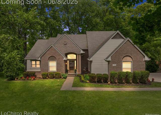 Property at 7394 Water Oaks Dr, West Bloomfield, MI 48324, 3 beds, 3.5 baths