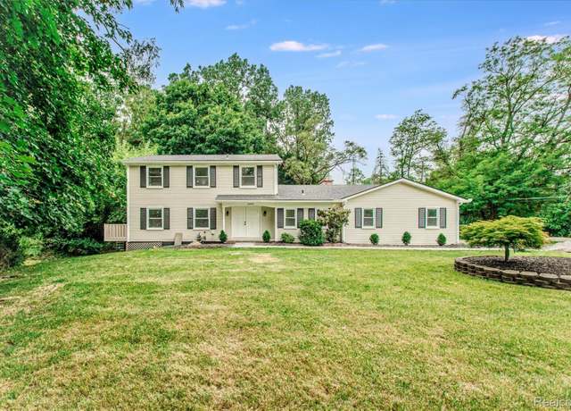 Property at 21993 Riverview Dr, Beverly Hills, MI 48025, 4 beds, 2.5 baths