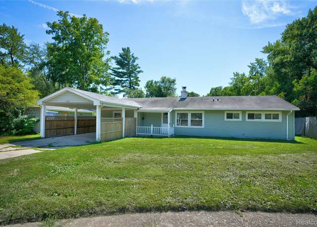 Property at 1935 Carmanbrook Pkwy, Flint, MI 48507, 5 beds, 1.5 baths