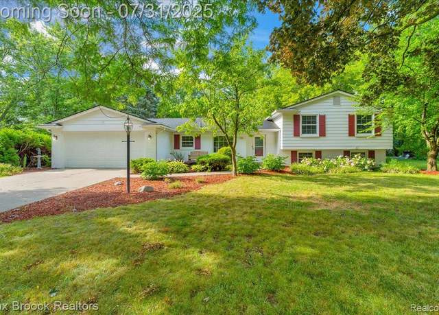 Property at 536 Fox River Dr, Bloomfield Hills, MI 48304, 4 beds, 3 baths