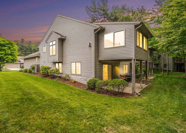 Property at 541 Tournament Cir #14, Norton Shores, MI 49444, 2 beds, 2.5 baths