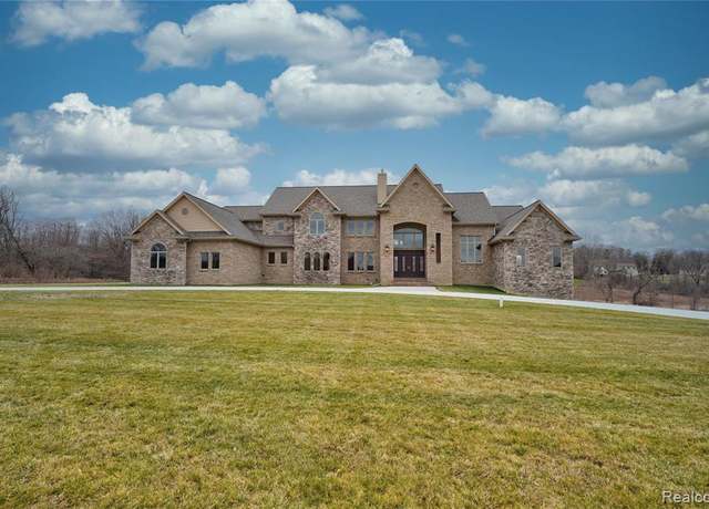 Property at 8498 Highgrove Ct, Grand Blanc, MI 48439, 6 beds, 6 baths