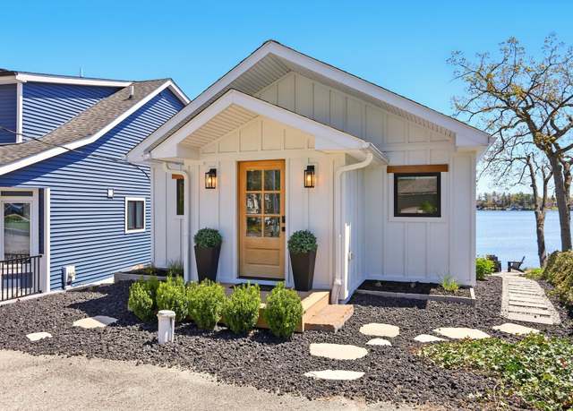 Property at 807 Pine Tree Rd W, Lake Orion, MI 48362, 2 beds, 2 baths