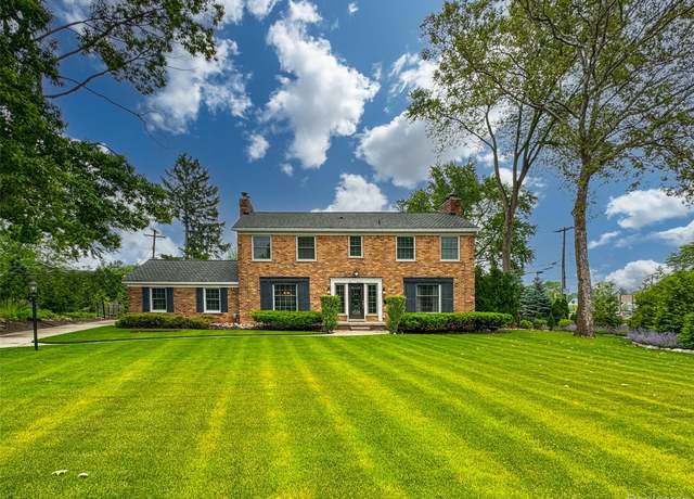 Property at 100 Overhill Rd, Bloomfield Hills, MI 48301, 5 beds, 3.5 baths