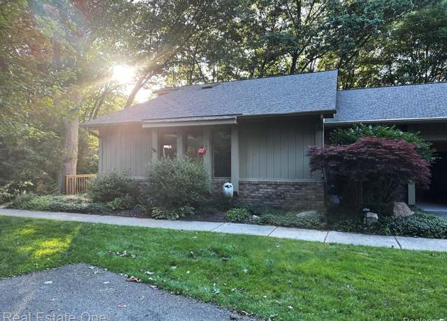 Property at 7600 Hemlock Dr, West Bloomfield, MI 48324, 3 beds, 3 baths